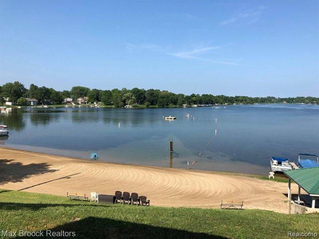 1146 S Long Lake Boulevard, Lake Orion, MI 48362