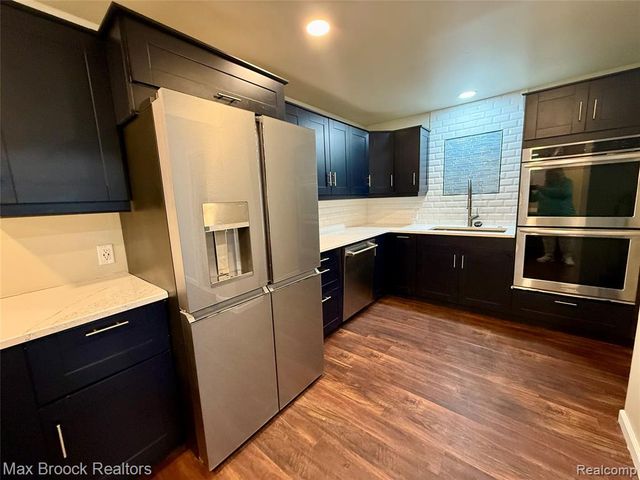 1146 S Long Lake Boulevard, Lake Orion, MI 48362