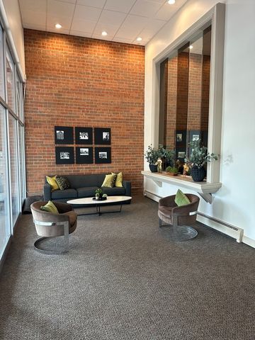 4225 Saratoga Avenue 204B, Downers Grove, IL 60515