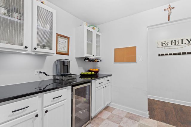 4225 Saratoga Avenue 204B, Downers Grove, IL 60515