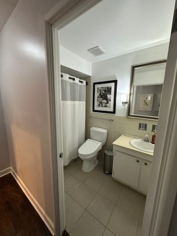 4225 Saratoga Avenue 204B, Downers Grove, IL 60515