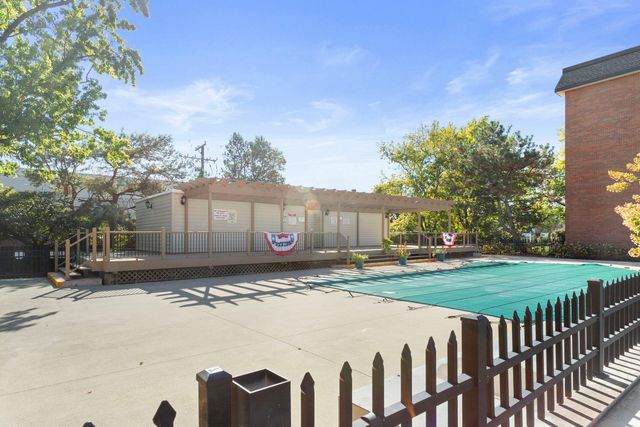 4225 Saratoga Avenue 204B, Downers Grove, IL 60515