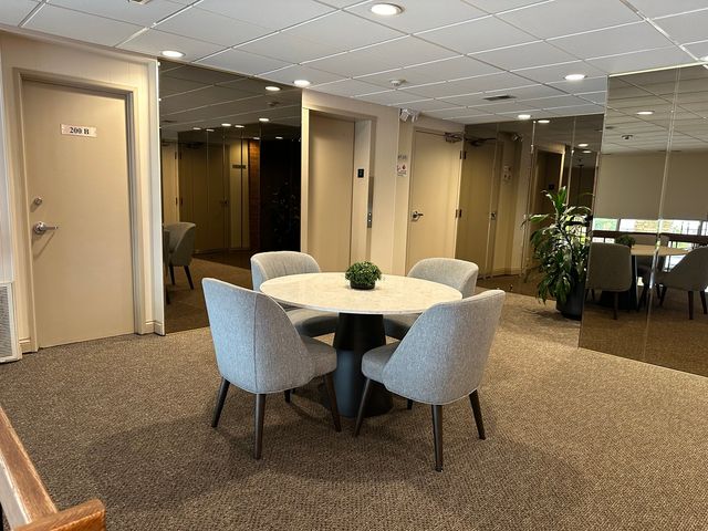 4225 Saratoga Avenue 204B, Downers Grove, IL 60515