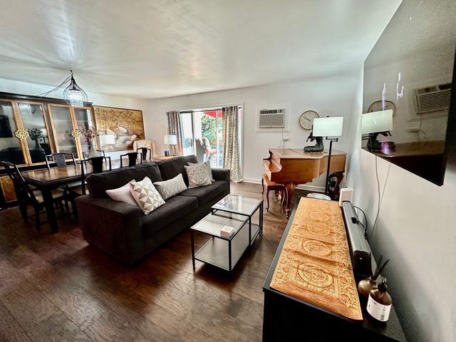 4225 Saratoga Avenue 204B, Downers Grove, IL 60515