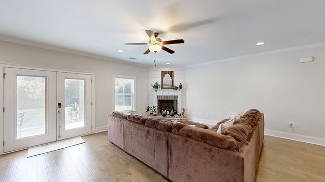 105 Charleston Mills Dr, Midland City, AL 36350