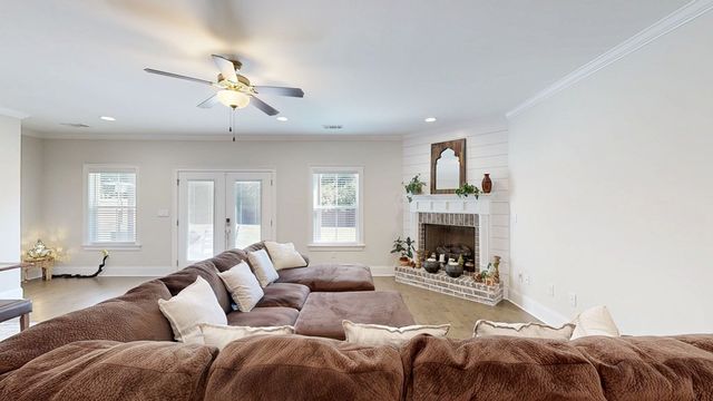 105 Charleston Mills Dr, Midland City, AL 36350