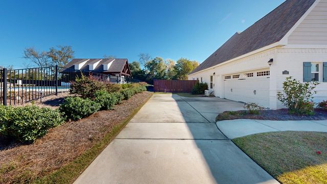 105 Charleston Mills Dr, Midland City, AL 36350