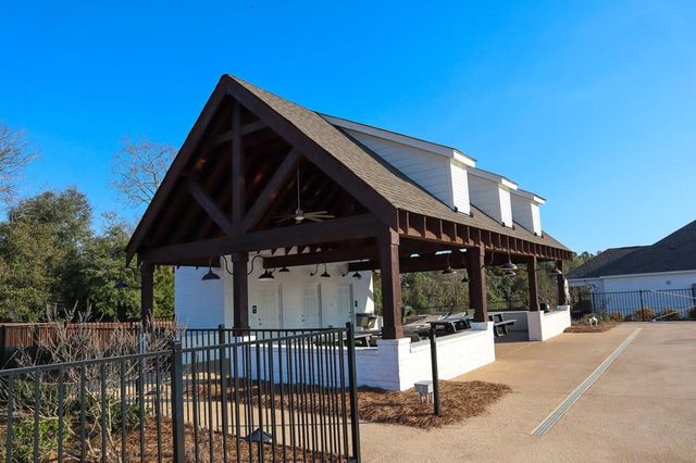 105 Charleston Mills Dr, Midland City, AL 36350