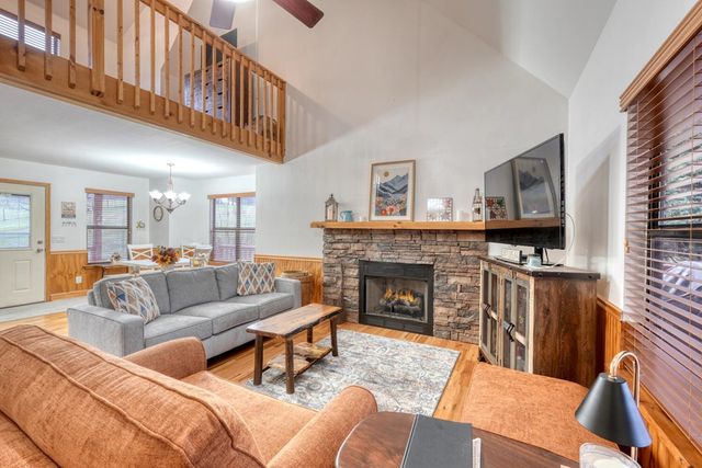 64 Starlight Lane, Blairsville, GA 30512