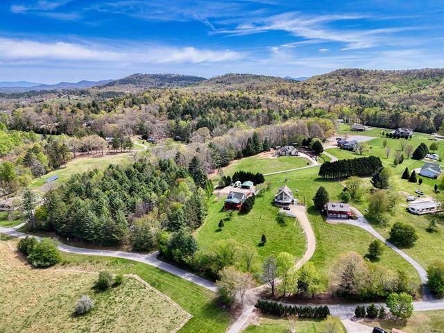 64 Starlight Lane, Blairsville, GA 30512