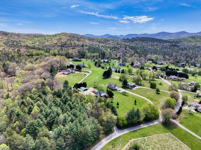 64 Starlight Lane, Blairsville, GA 30512