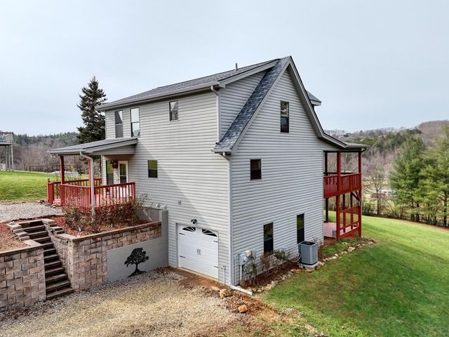 64 Starlight Lane, Blairsville, GA 30512