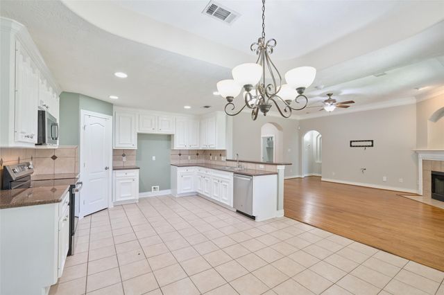 13313 Enchanted Way Drive, Montgomery, TX 77356