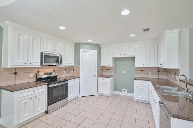 13313 Enchanted Way Drive, Montgomery, TX 77356