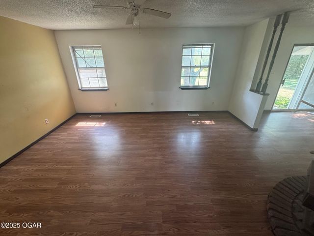 7290 SE Quaker Road, Riverton, KS 66770