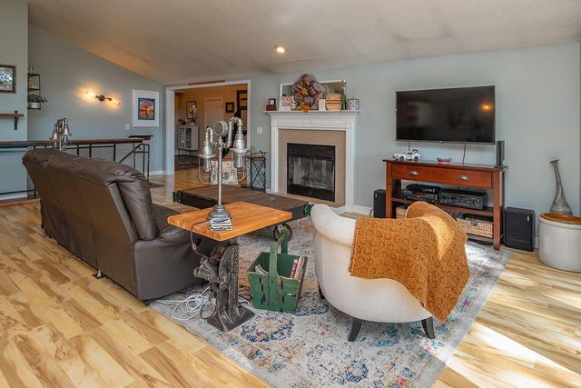 W5594 Briarwood ROAD, Elkhorn, WI 53121