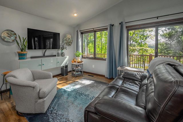 W5594 Briarwood ROAD, Elkhorn, WI 53121