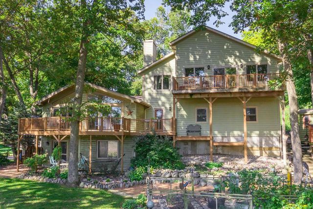 W5594 Briarwood ROAD, Elkhorn, WI 53121