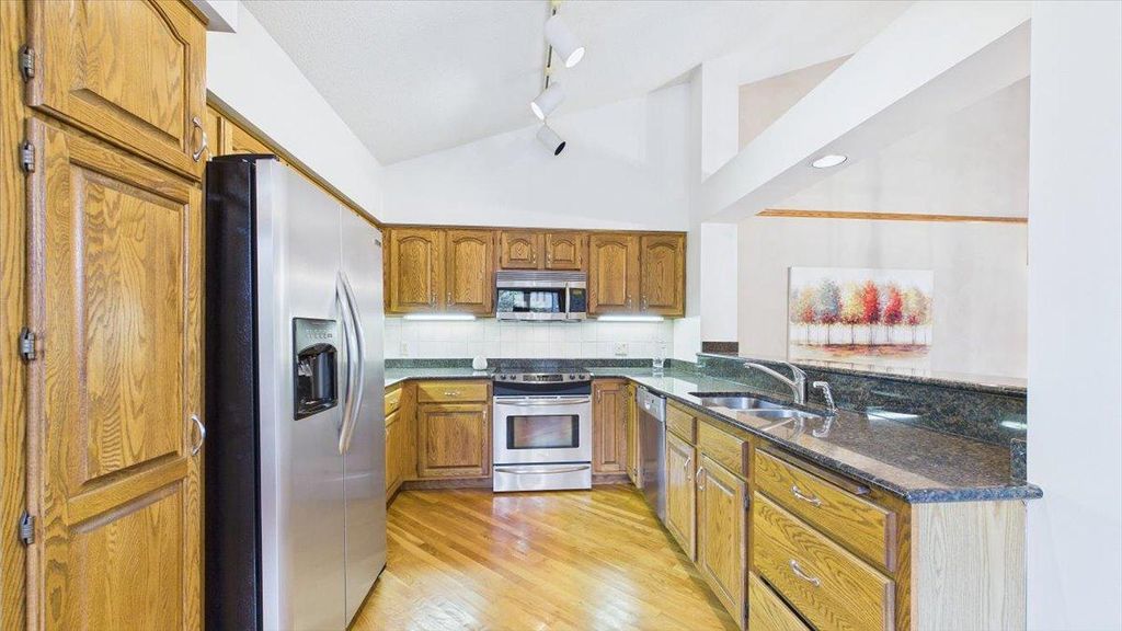 16407 Grenwich Terrace, Eden Prairie, MN 55346 — photo 3