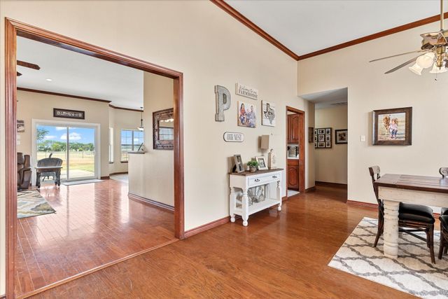 685 W Line Road, Whitesboro, TX 76273