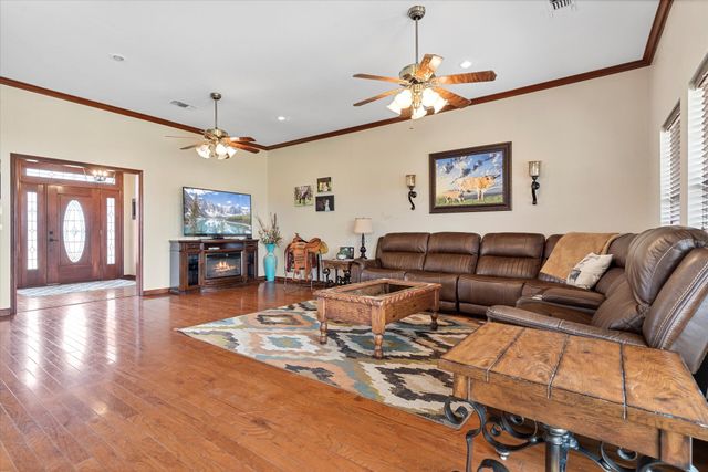 685 W Line Road, Whitesboro, TX 76273