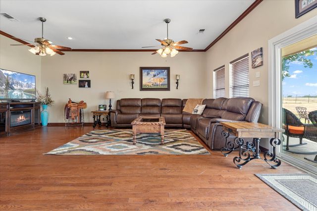 685 W Line Road, Whitesboro, TX 76273