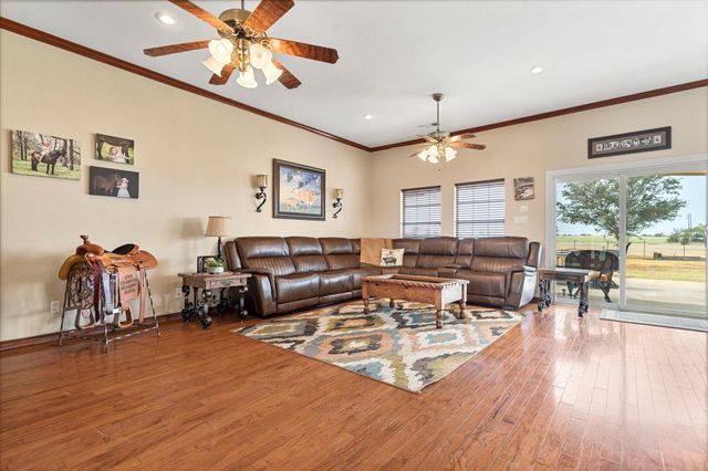 685 W Line Road, Whitesboro, TX 76273