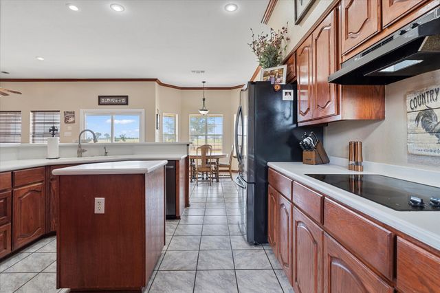 685 W Line Road, Whitesboro, TX 76273