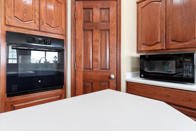 685 W Line Road, Whitesboro, TX 76273