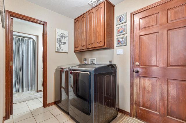 685 W Line Road, Whitesboro, TX 76273