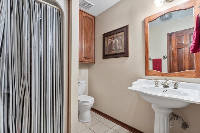 685 W Line Road, Whitesboro, TX 76273