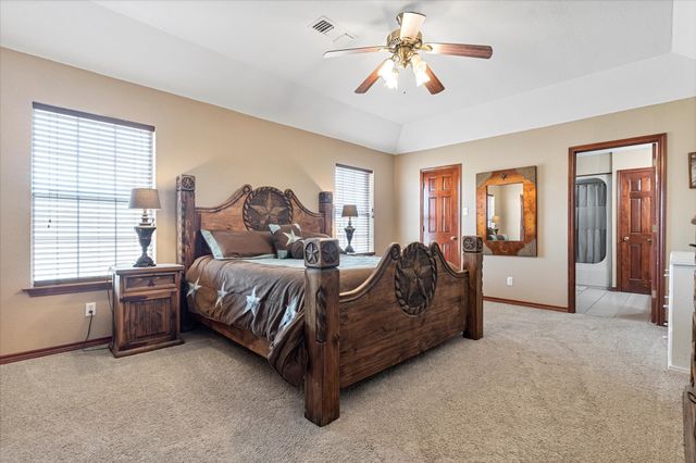 685 W Line Road, Whitesboro, TX 76273