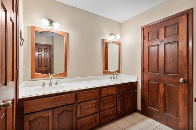 685 W Line Road, Whitesboro, TX 76273