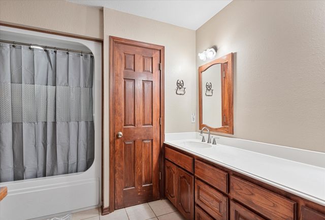 685 W Line Road, Whitesboro, TX 76273