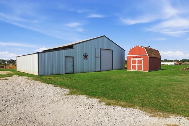 685 W Line Road, Whitesboro, TX 76273