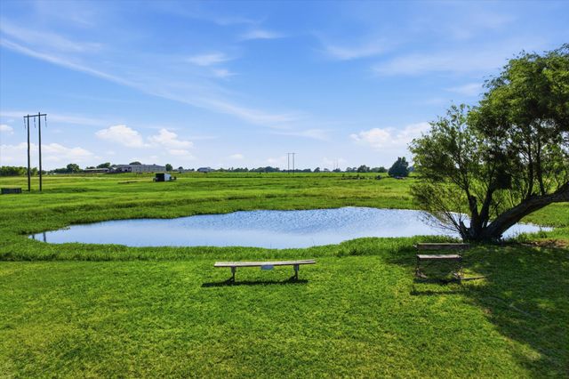685 W Line Road, Whitesboro, TX 76273