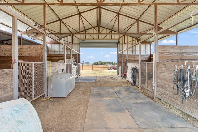 685 W Line Road, Whitesboro, TX 76273