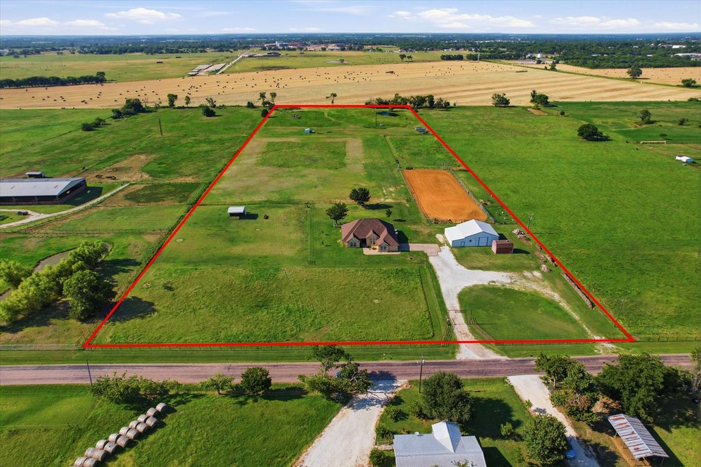 685 W Line Road, Whitesboro, TX 76273