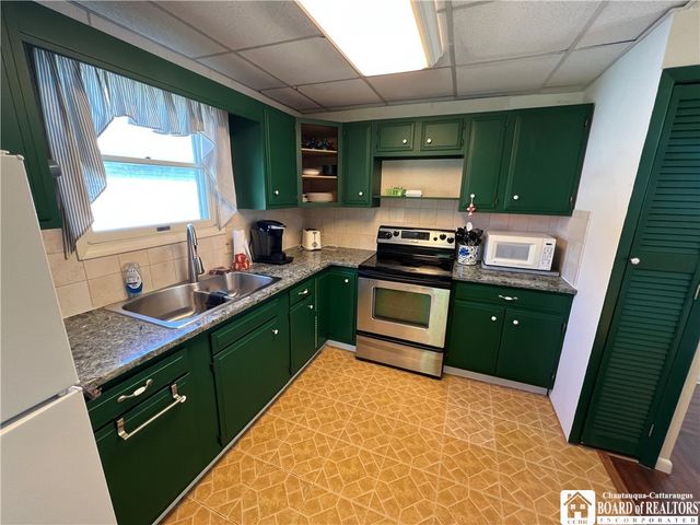 2737 Bentley Avenue, Ellicott, NY 14701