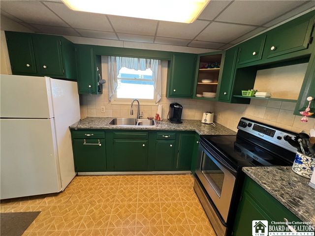 2737 Bentley Avenue, Ellicott, NY 14701