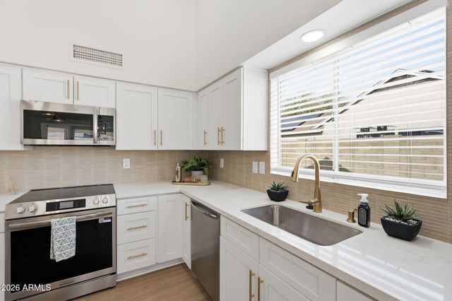 6401 W Madras Lane, Glendale, AZ 85306