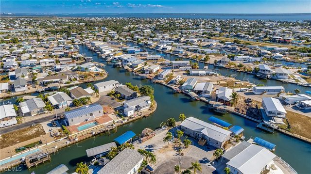 2950 Skipper LN, St James City, FL 33956