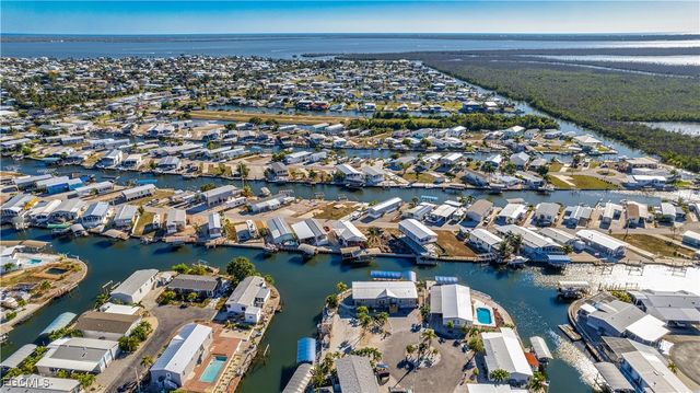 2950 Skipper LN, St James City, FL 33956