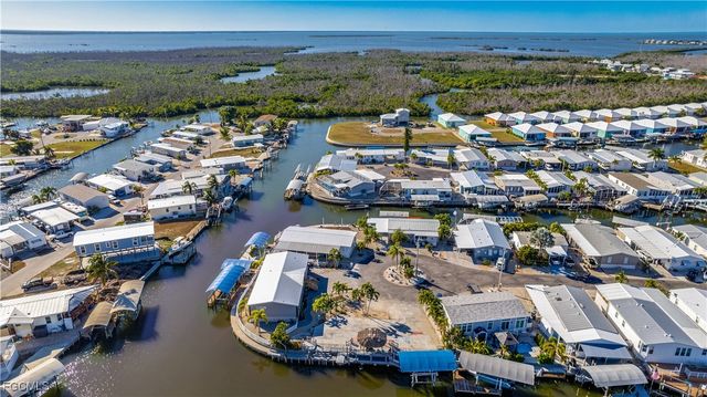 2950 Skipper LN, St James City, FL 33956