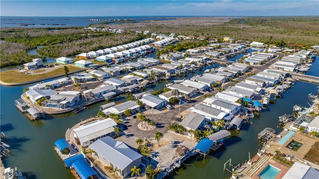 2950 Skipper LN, St James City, FL 33956