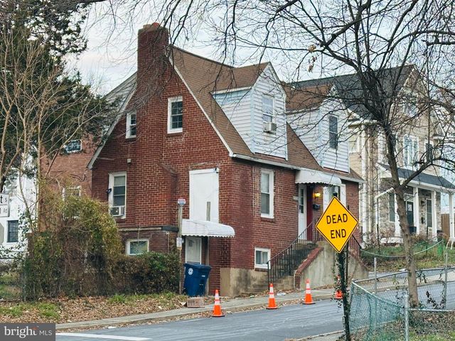 2325 S SHIRLINGTON RD, Arlington, VA 22206