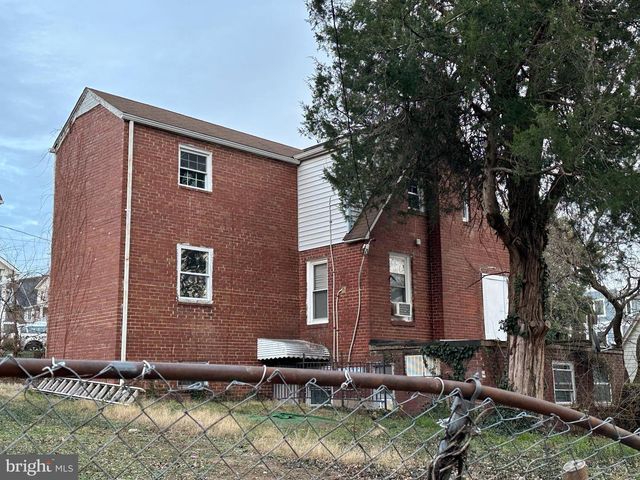 2325 S SHIRLINGTON RD, Arlington, VA 22206