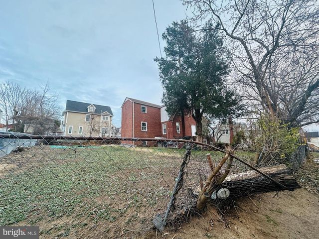 2325 S SHIRLINGTON RD, Arlington, VA 22206