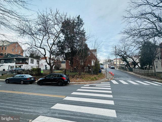 2325 S SHIRLINGTON RD, Arlington, VA 22206