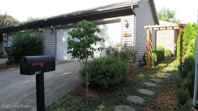 3148 Bushmill Park Park, Louisville, KY 40241